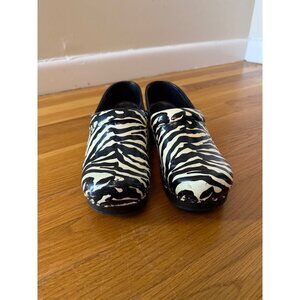 Dansko Professional Clogs Zebra Print Black White Sz 37 = 6.5/7